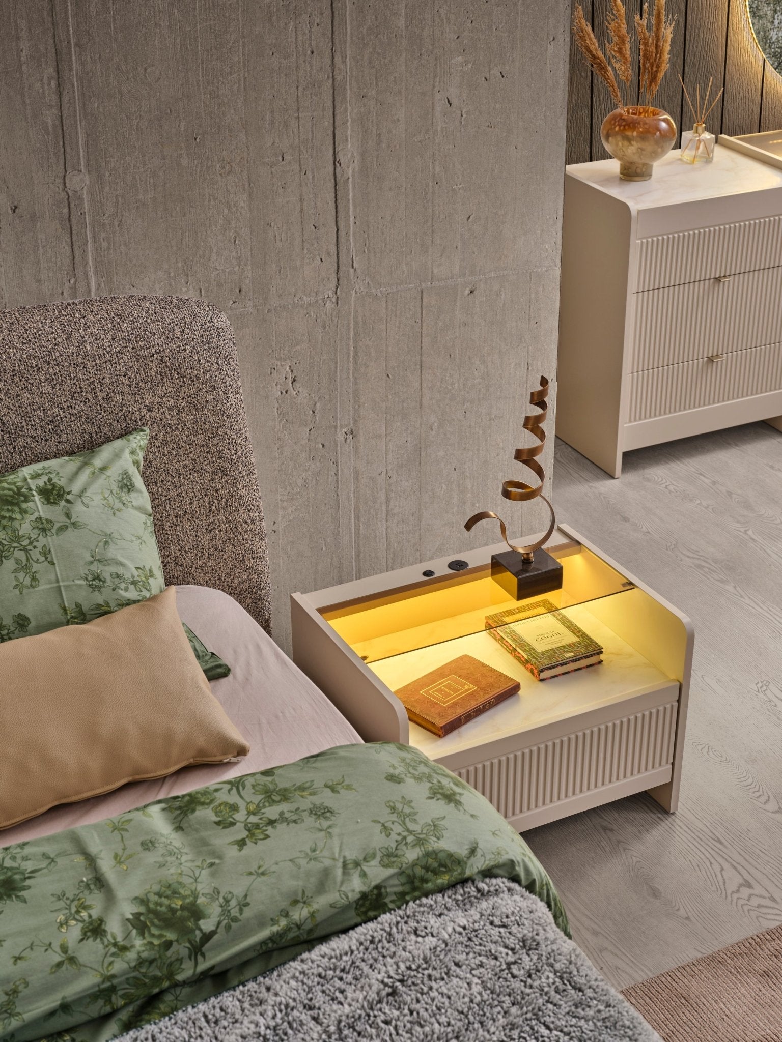 Nola Komodin - Rossohome