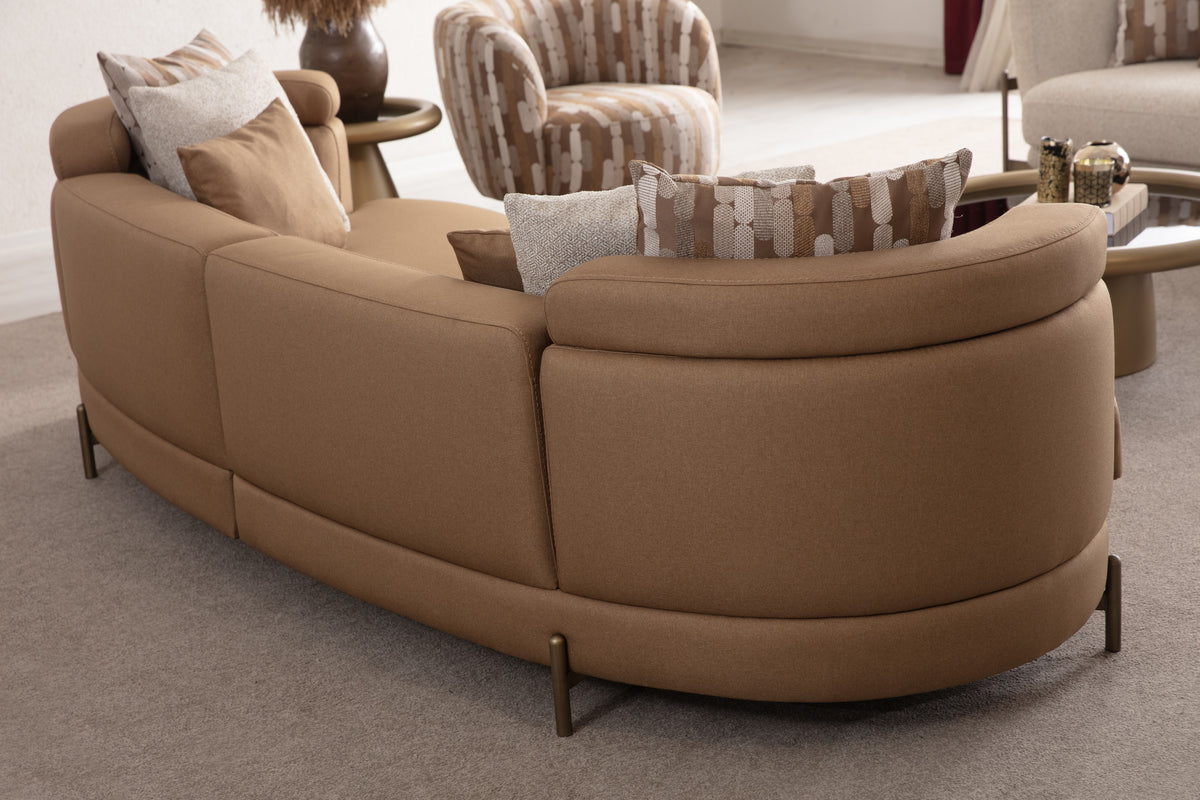 Premium Üçlü Koltuk, taba rengi kavisli, ince metal ayaklı, açılı görünüm